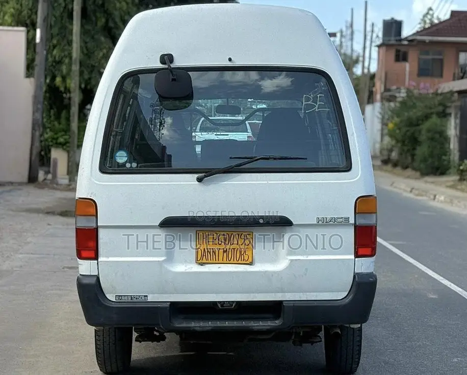 Toyota HiAce 2002 White