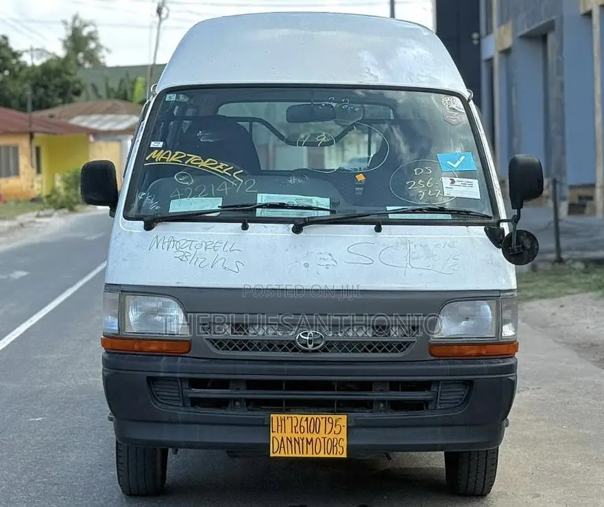 Toyota HiAce 2002 White