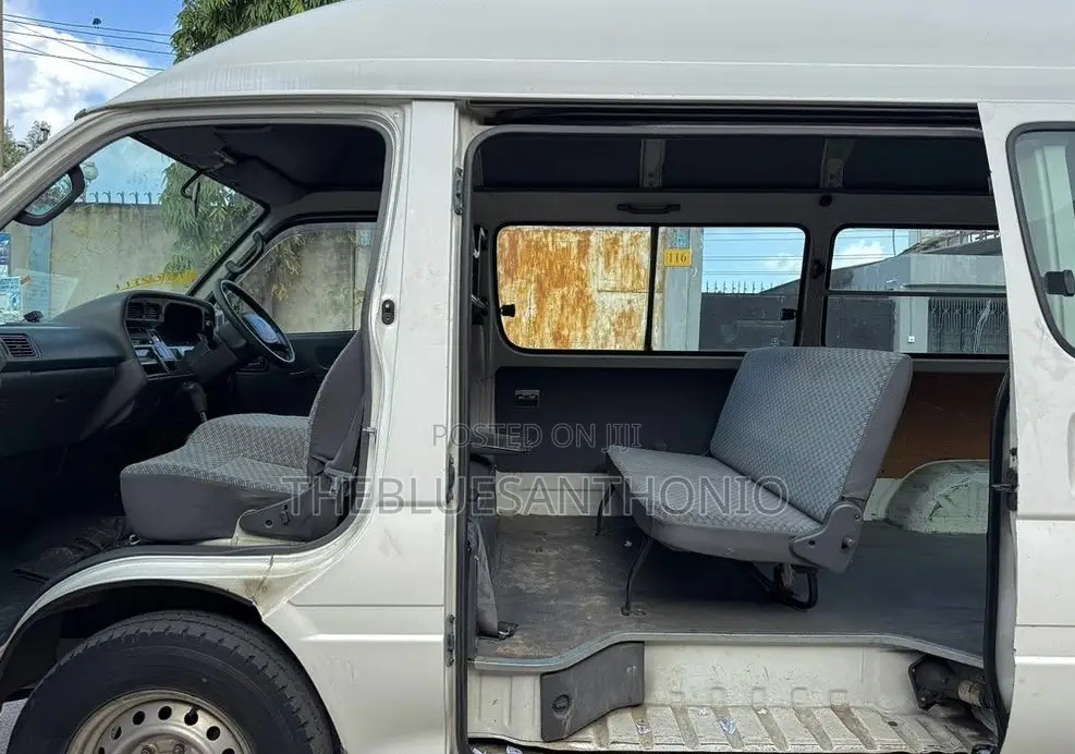Toyota HiAce 2002 White