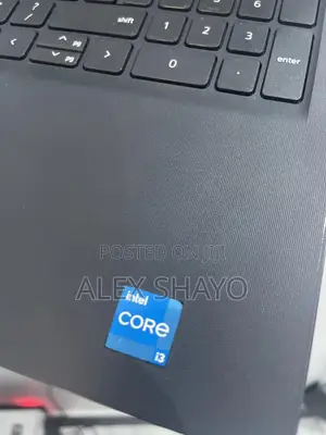Laptop Dell Vostro 3520 8GB Intel SSHD (Hybrid) 512GB