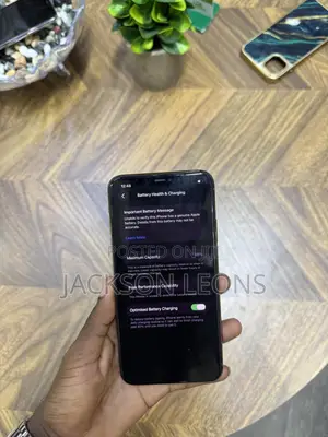 Apple iPhone 11 Pro Max 64 GB Gold