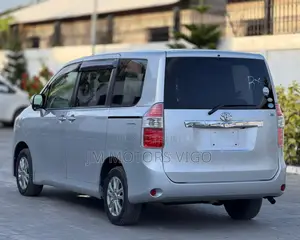 Toyota Noah 2008 Silver