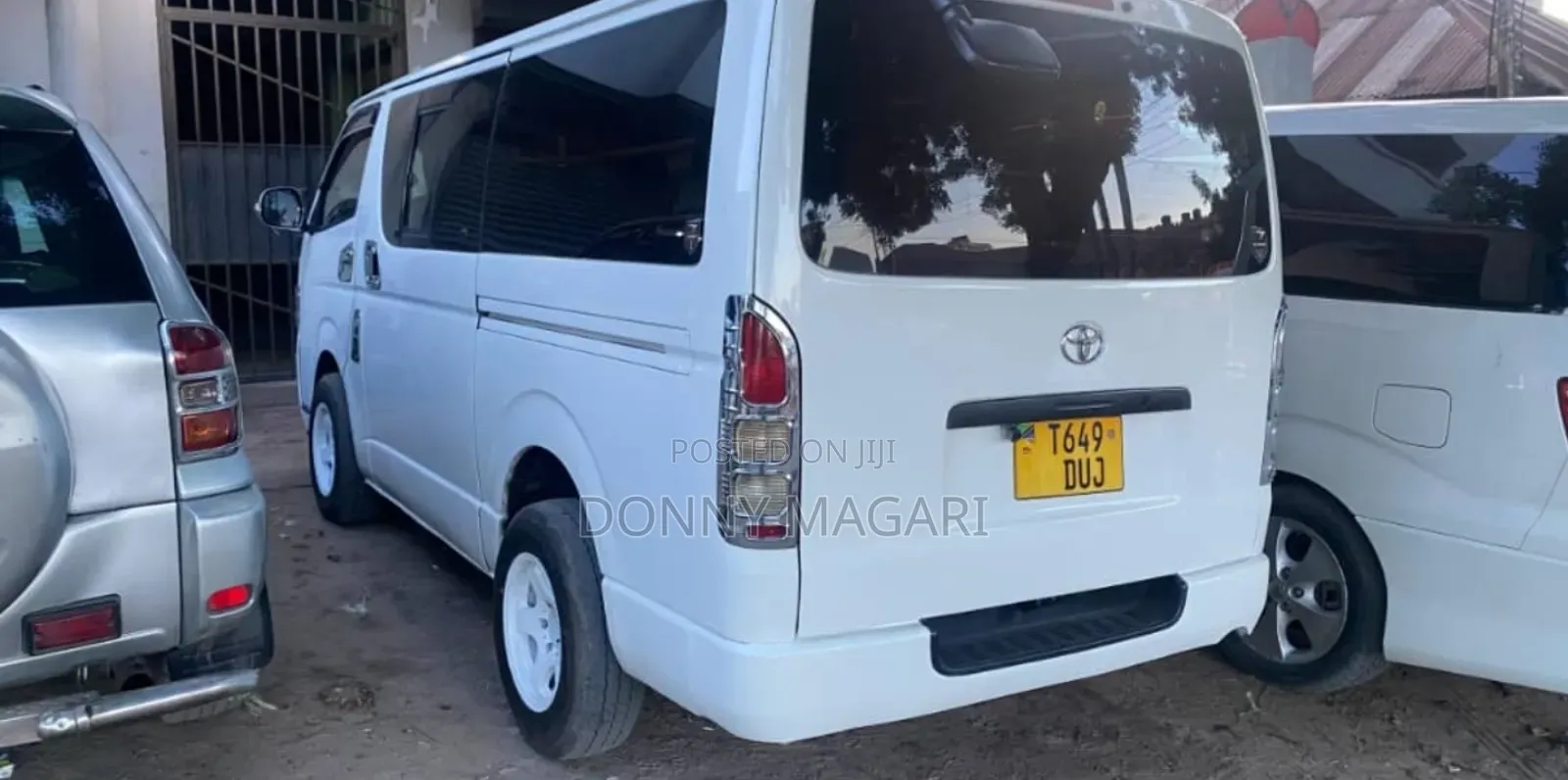 Toyota Quantum 2010 White