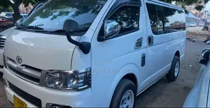Toyota Quantum 2010 White