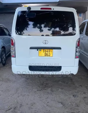 Toyota Quantum 2010 White