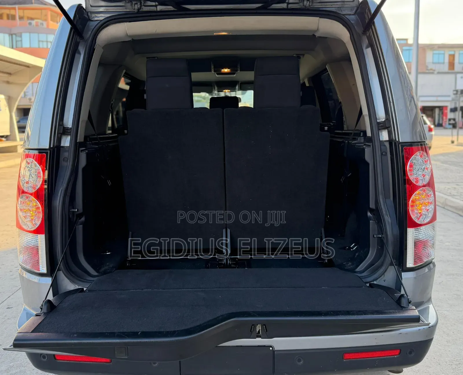 Land Rover Discovery 2012 Gray