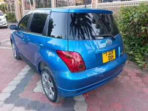 Toyota IST 2005 Blue