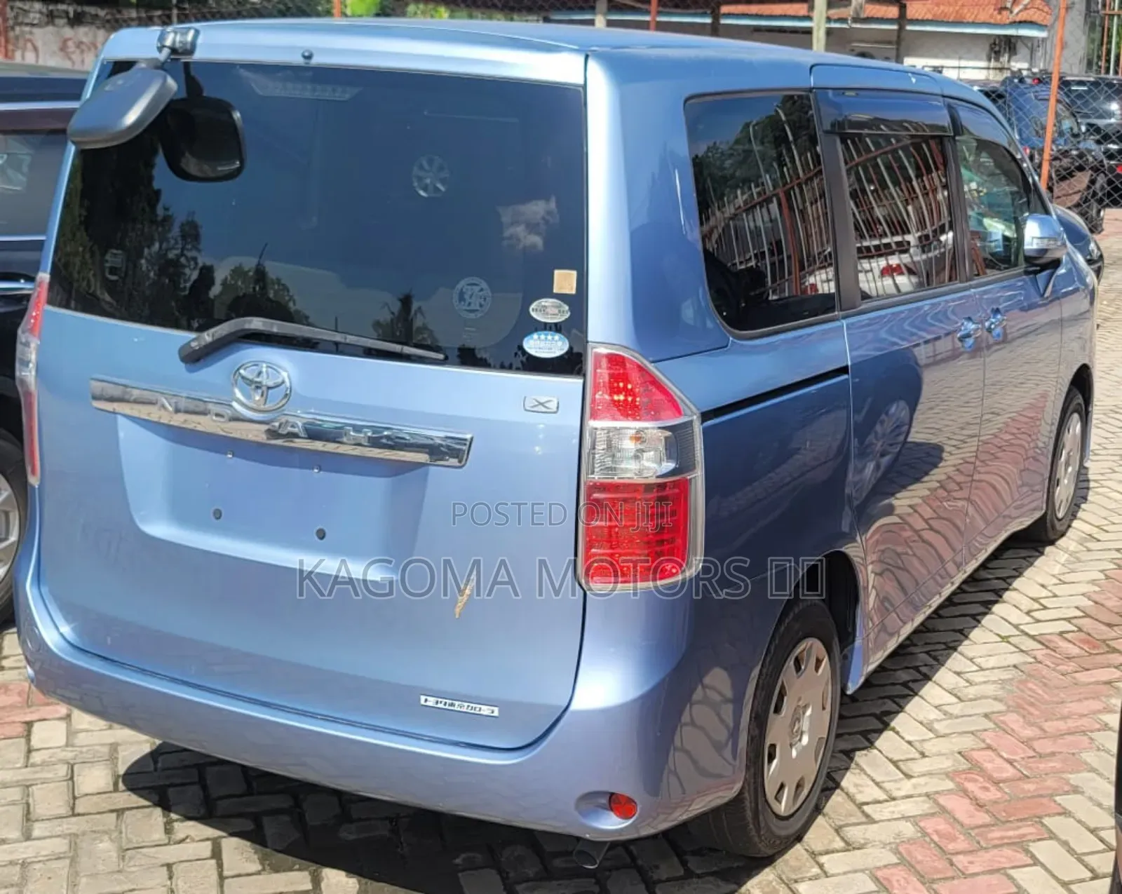 Toyota Noah 2009 Blue