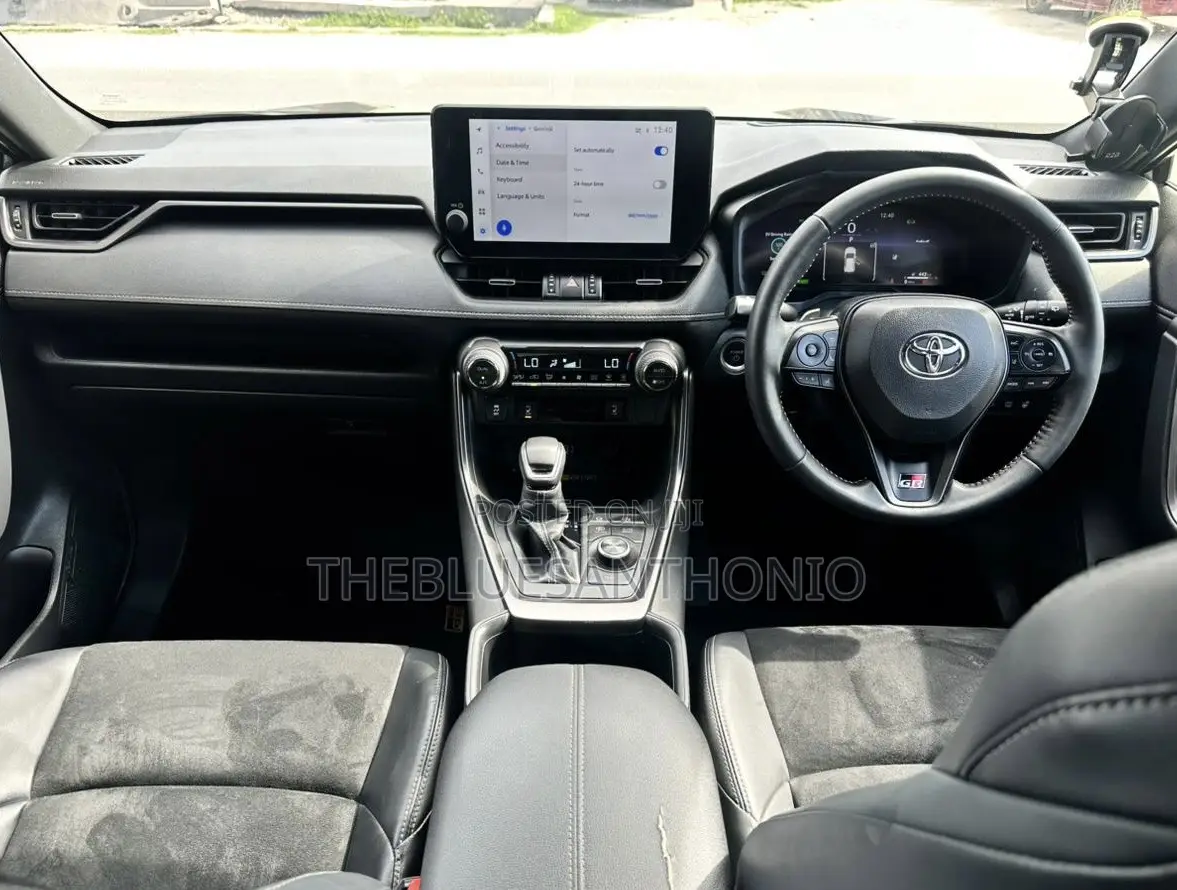 New Toyota RAV4 Hybrid 2025 Gray