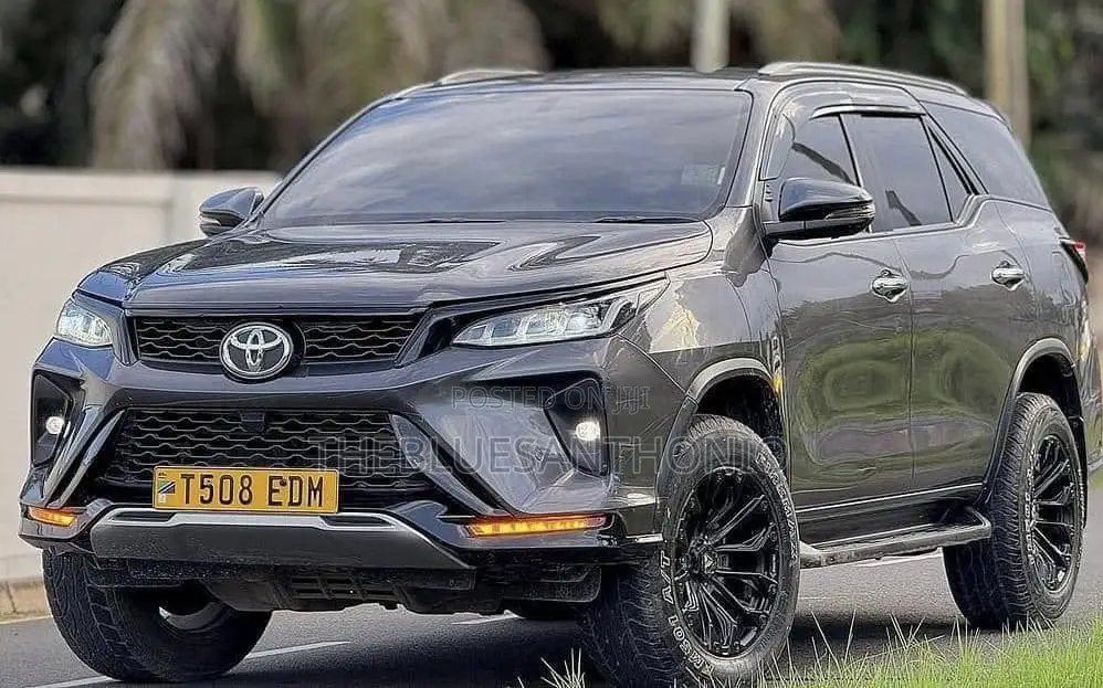 Toyota Fortuner 2023 Gray