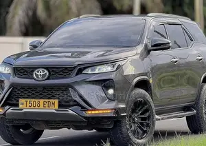Toyota Fortuner 2023 Gray