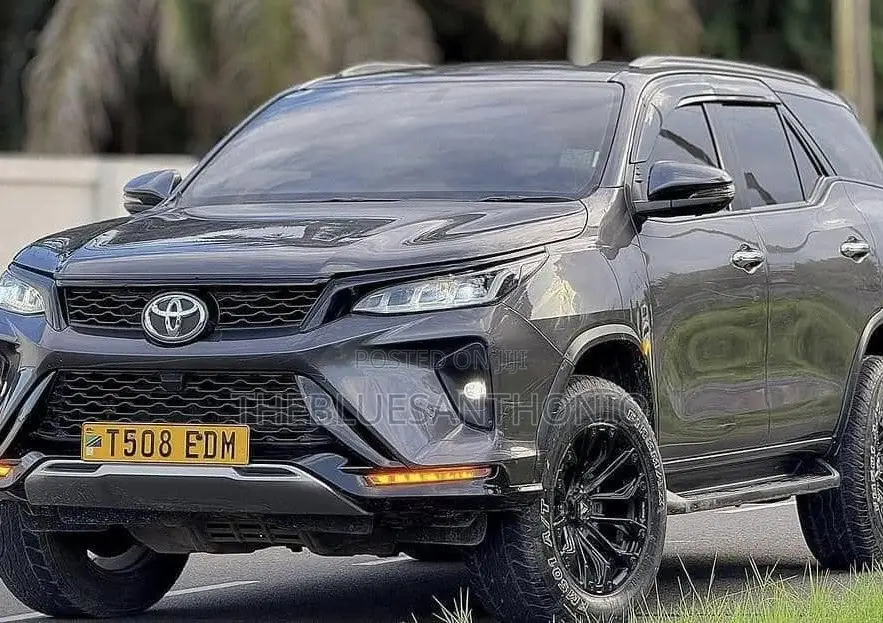 Toyota Fortuner 2023 Gray