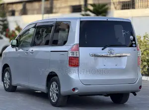 Toyota Noah 2008 Silver