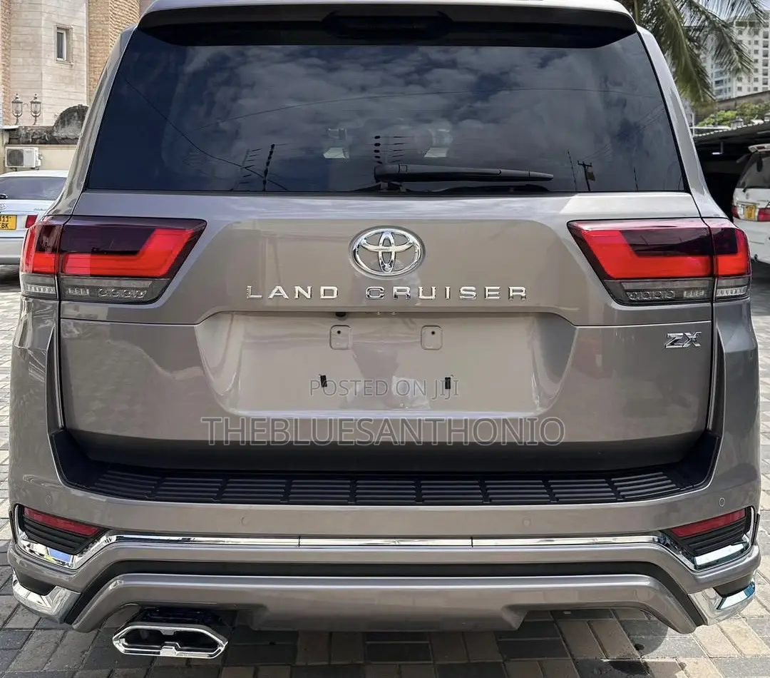 New Toyota Land Cruiser 2025 Gray