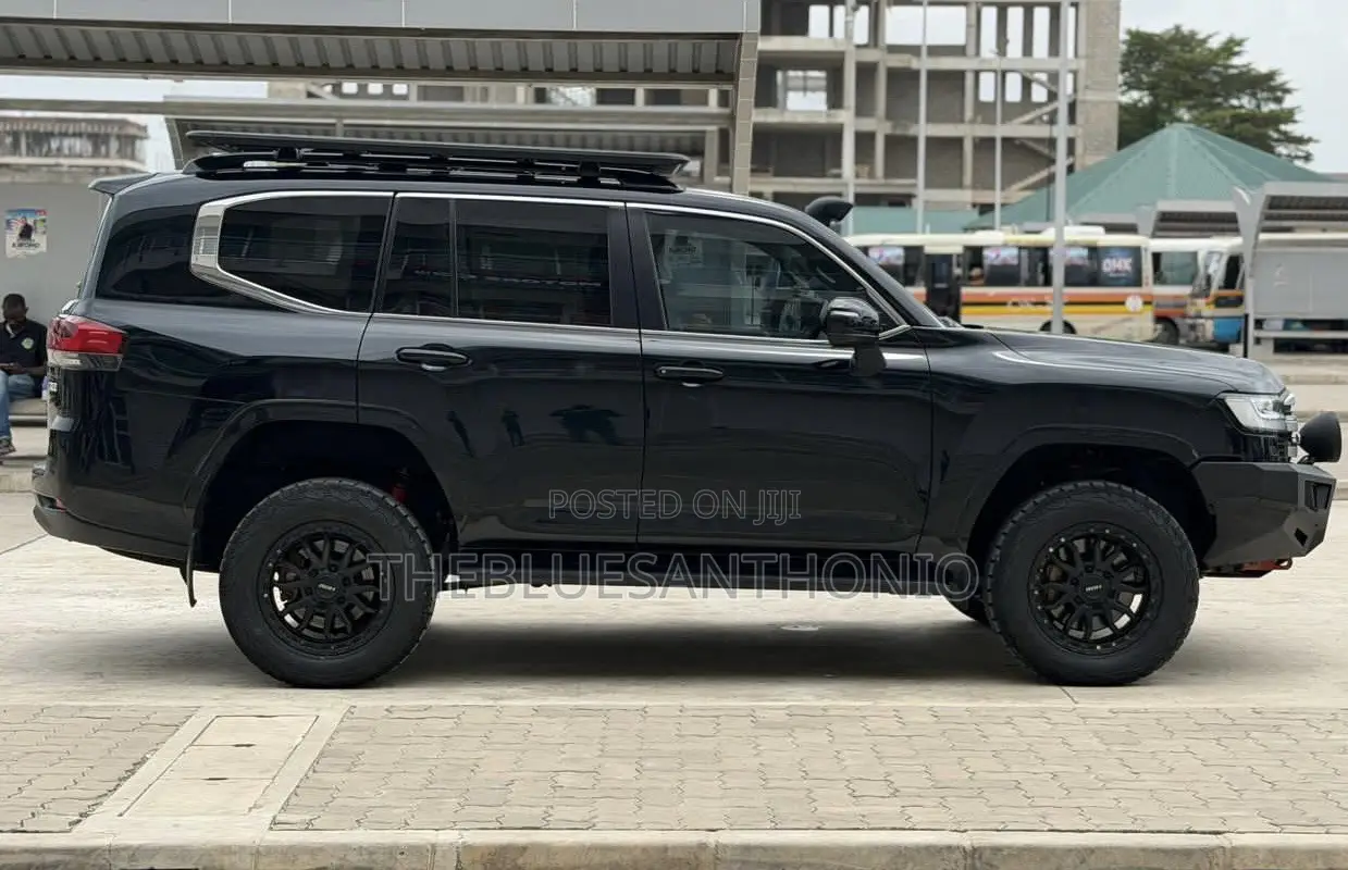 Toyota Land Cruiser 2023 Black