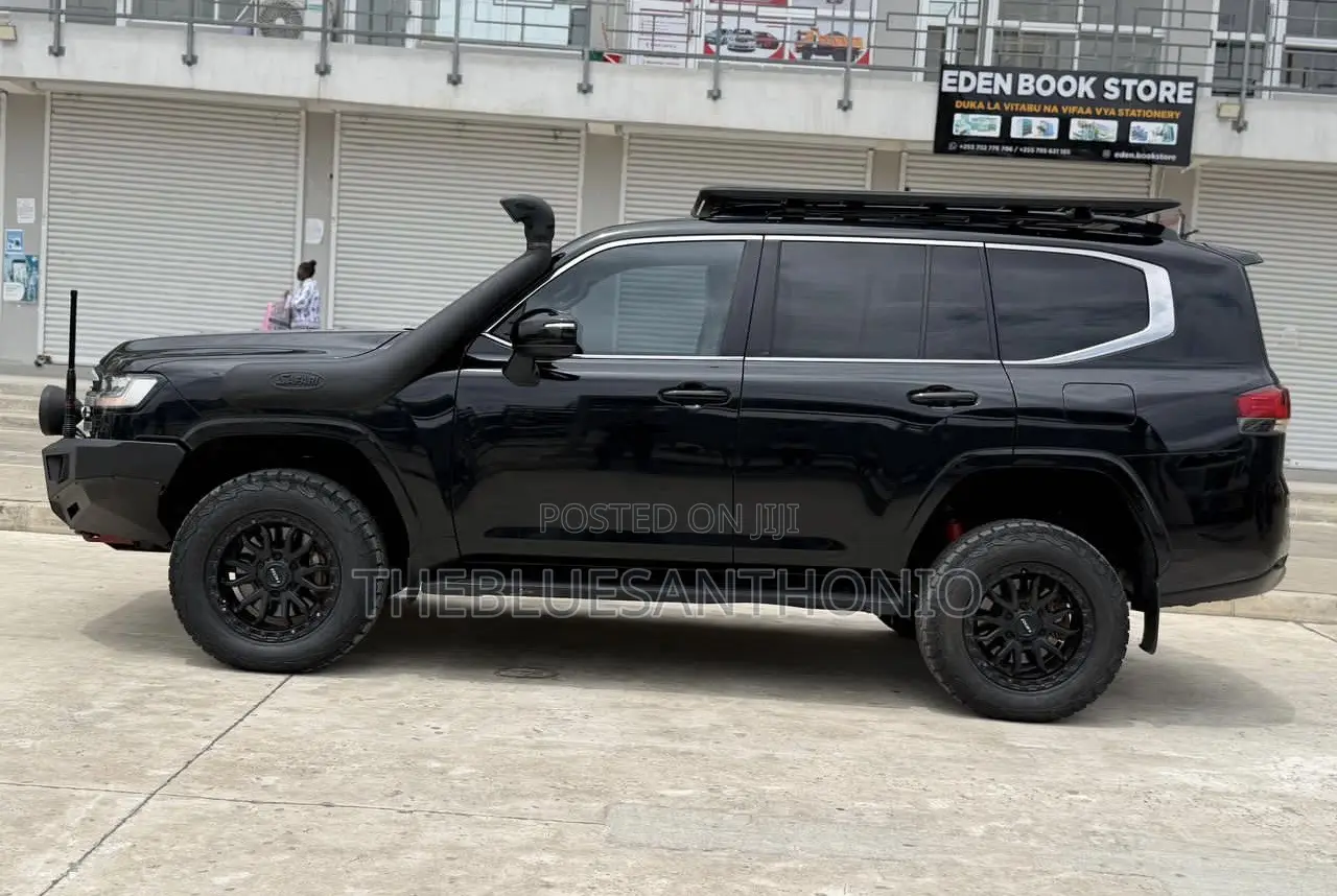Toyota Land Cruiser 2023 Black