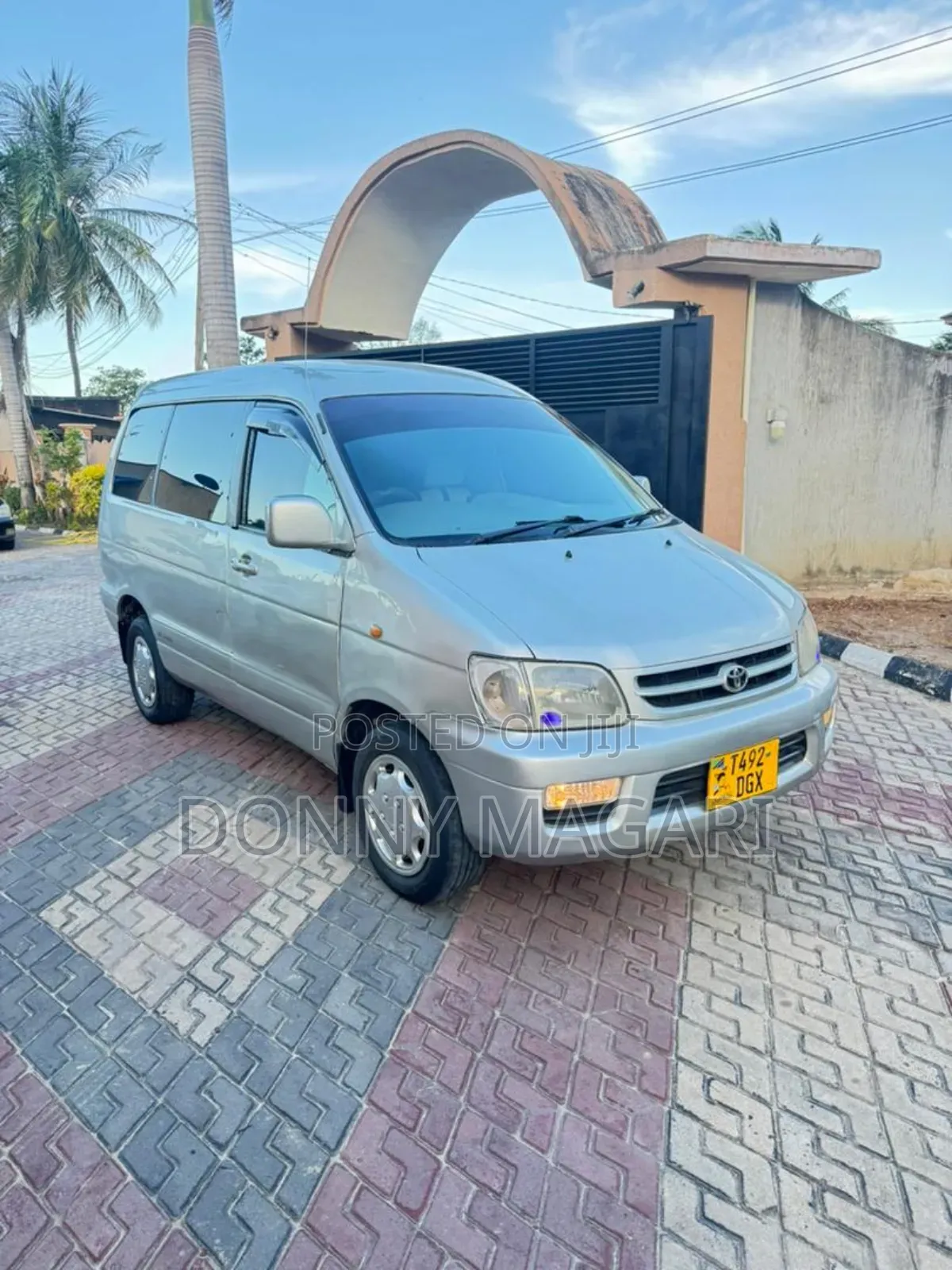 Toyota Noah 2001 Silver