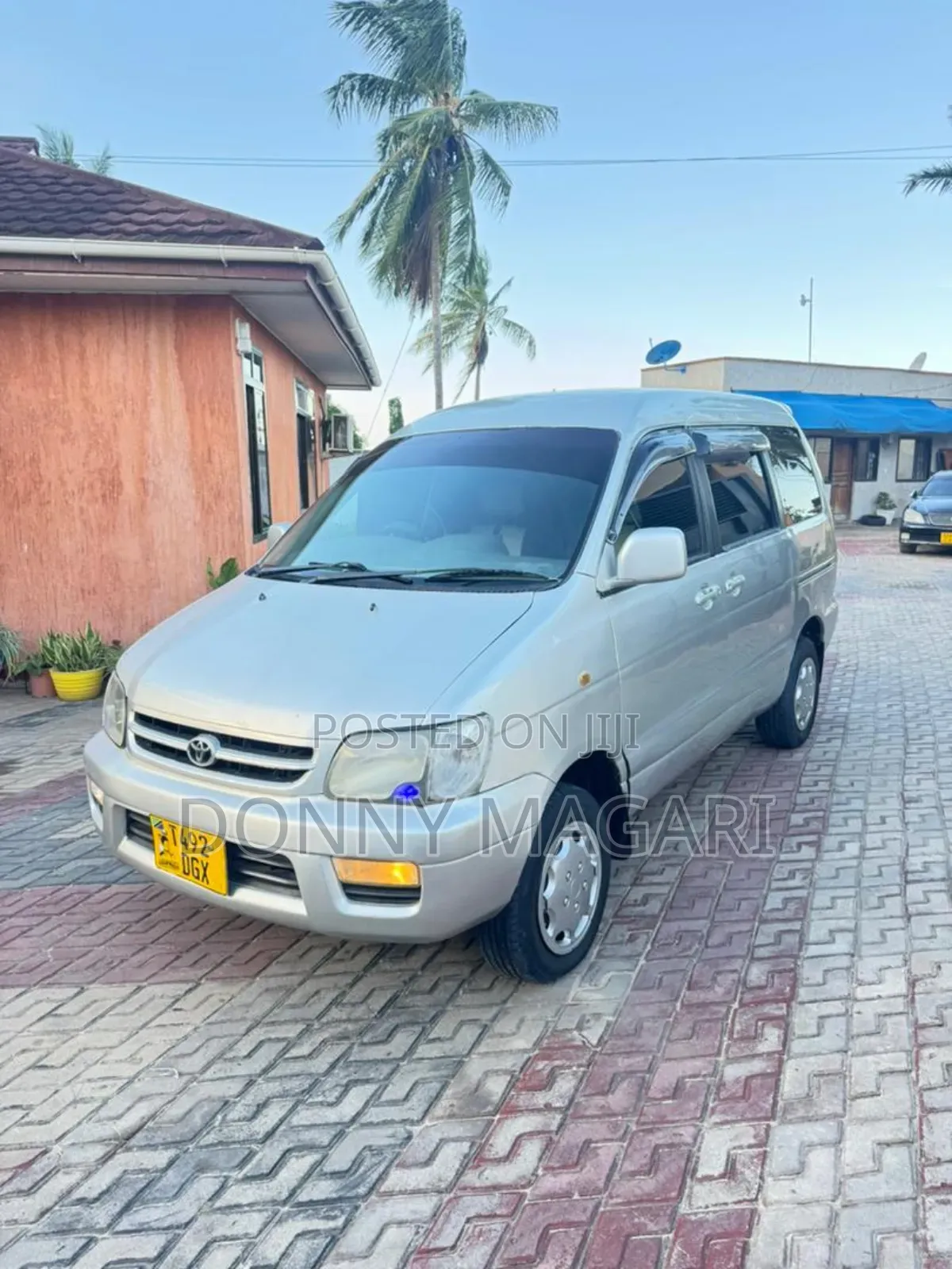 Toyota Noah 2001 Silver
