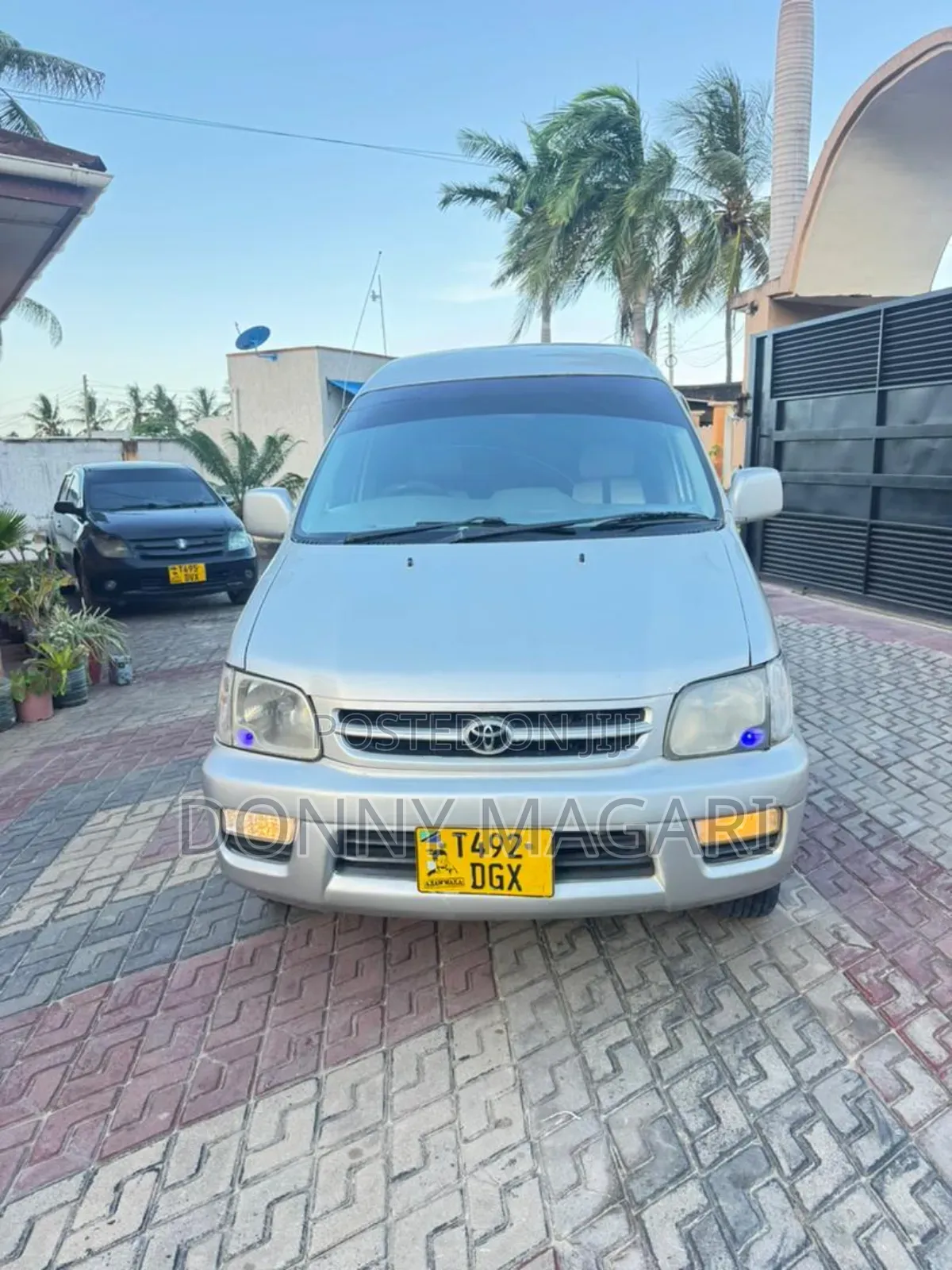 Toyota Noah 2001 Silver