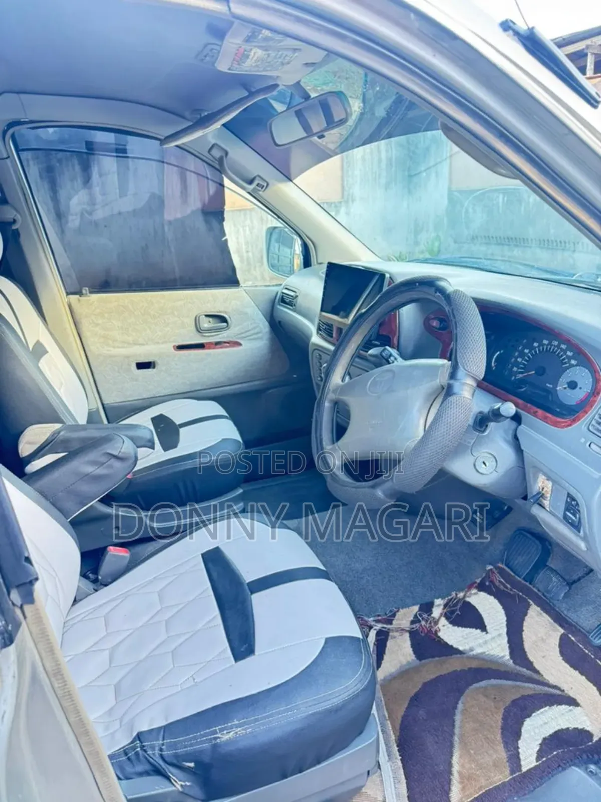 Toyota Noah 2001 Silver