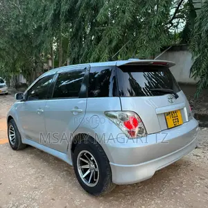 Toyota IST 2003 Silver