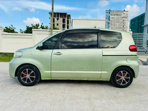 Toyota Porte 2004 Green