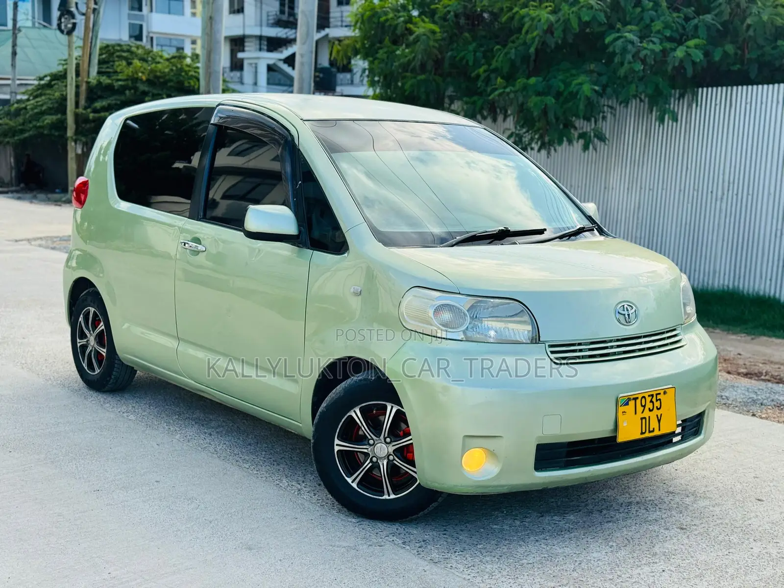 Toyota Porte 2004 Green