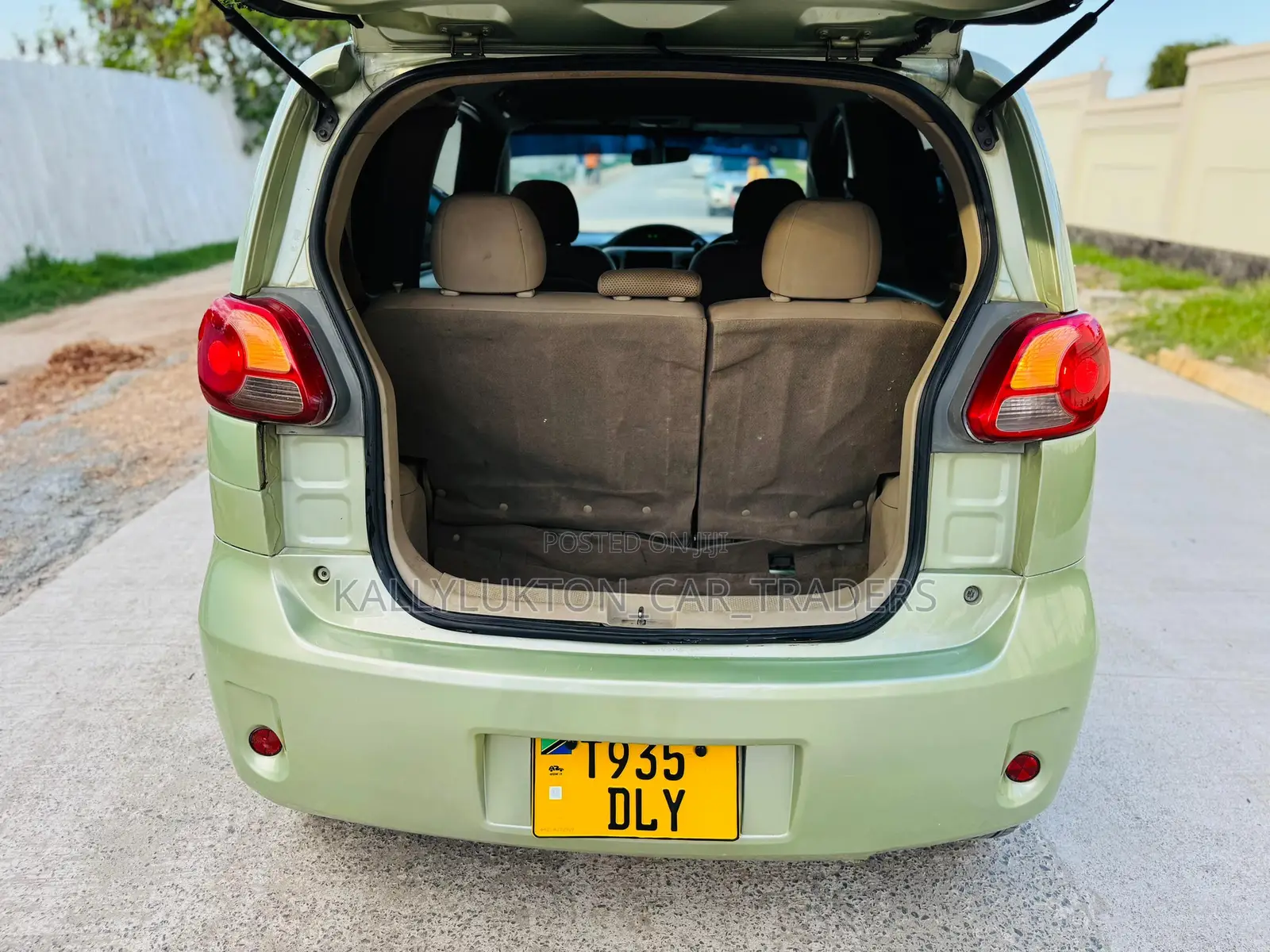 Toyota Porte 2004 Green