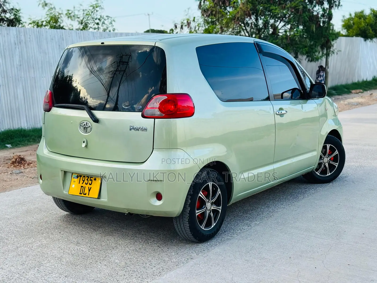 Toyota Porte 2004 Green