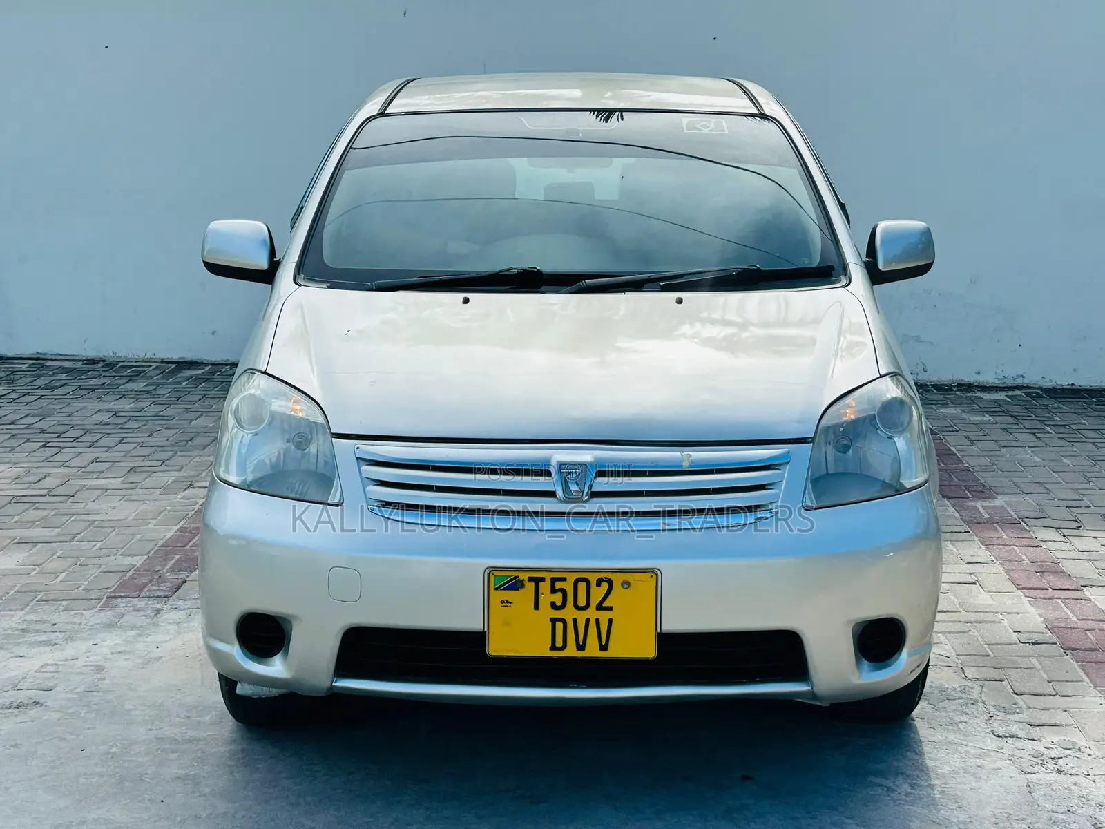 Toyota Raum 2005 Silver