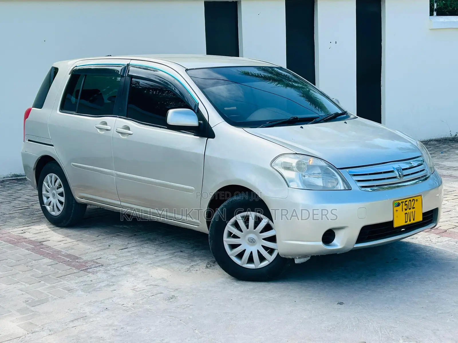 Toyota Raum 2005 Silver
