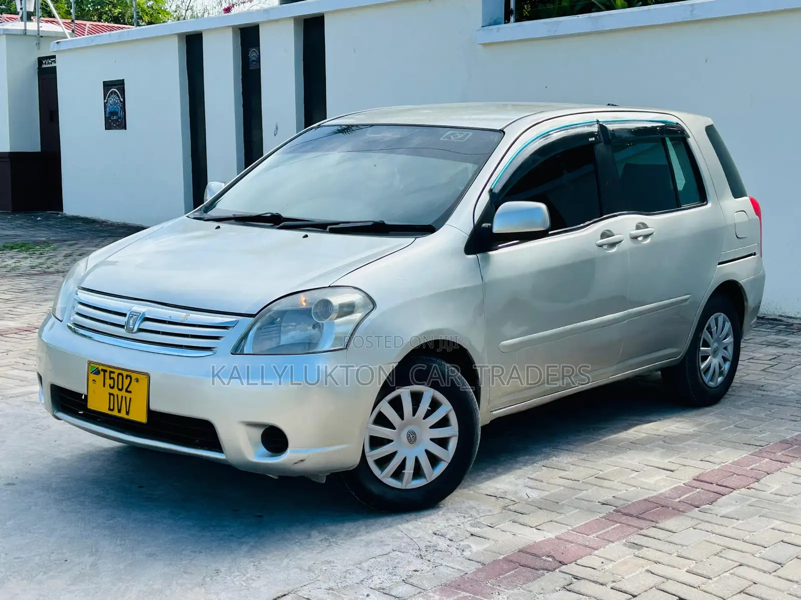 Toyota Raum 2005 Silver
