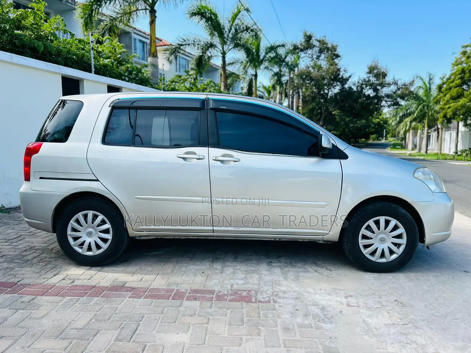 Toyota Raum 2005 Silver
