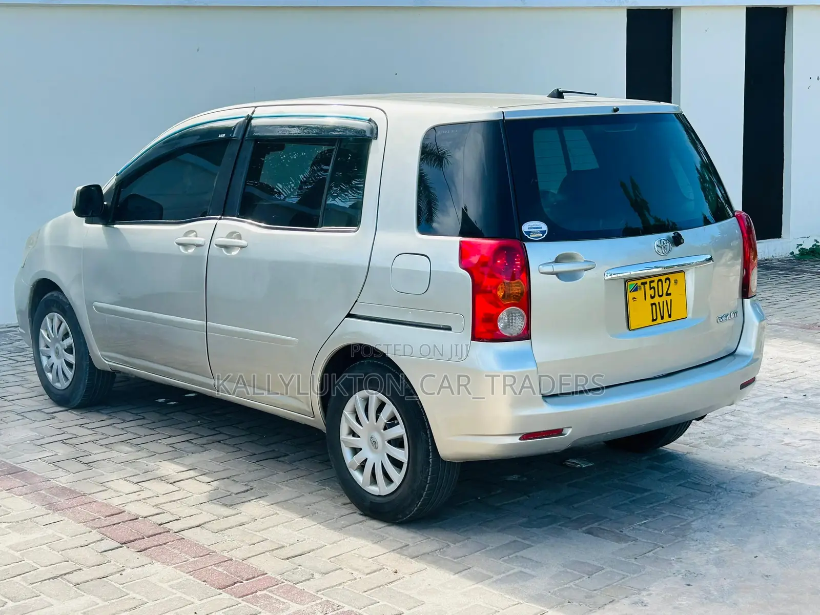 Toyota Raum 2005 Silver