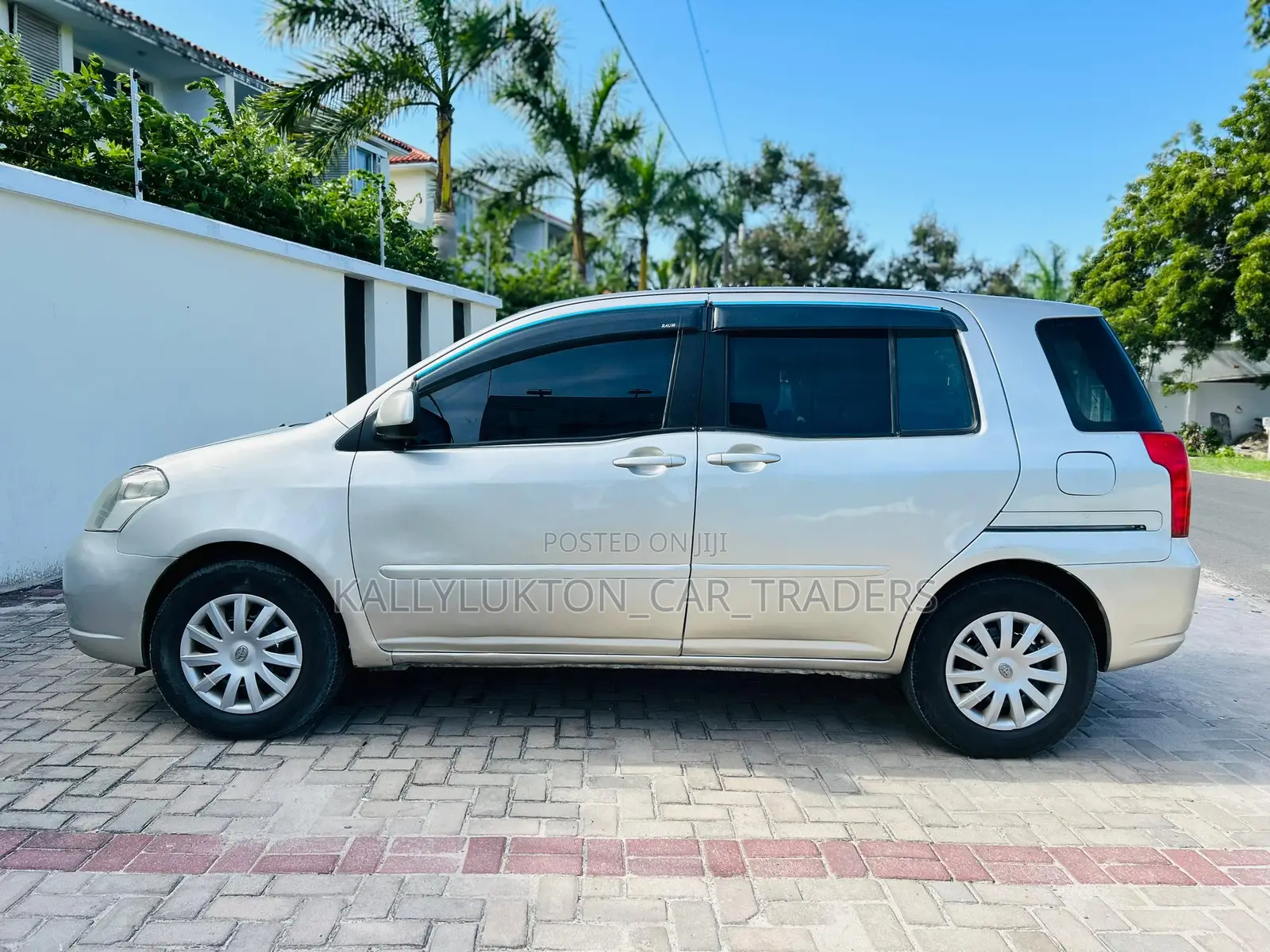 Toyota Raum 2005 Silver