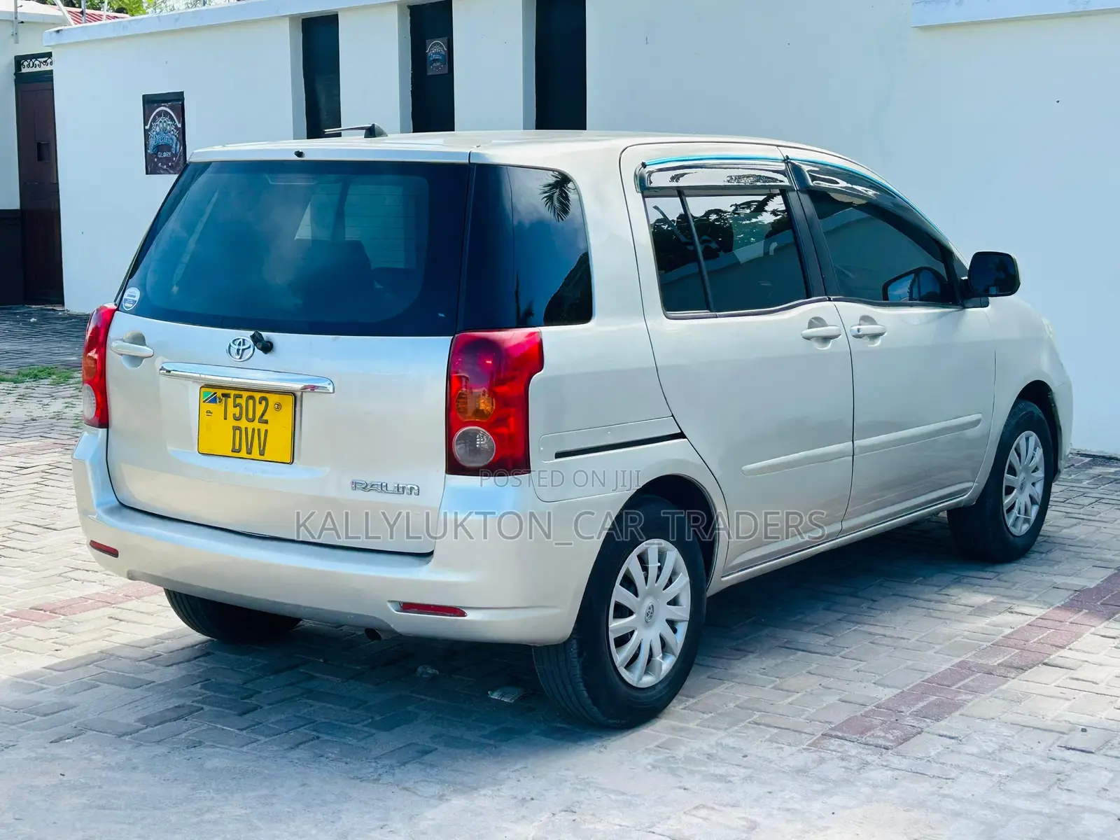 Toyota Raum 2005 Silver