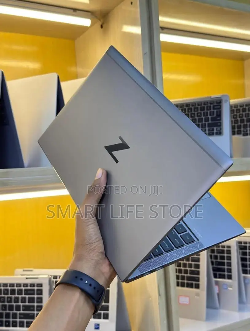 New Laptop HP ZBook Firefly 14 G7 16GB Intel Core i5 SSD 256GB