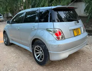 Toyota IST 2004 Silver