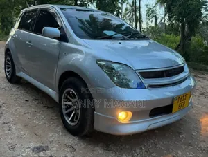 Toyota IST 2004 Silver