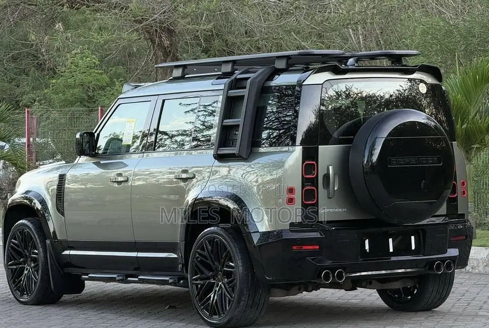 Land Rover Defender 2022 Green