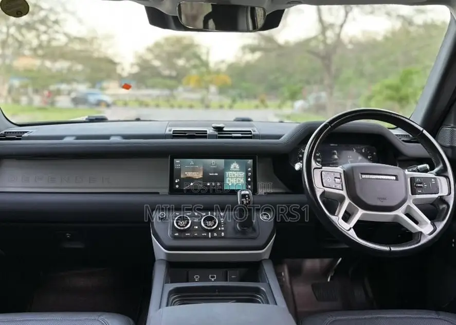 Land Rover Defender 2022 Green