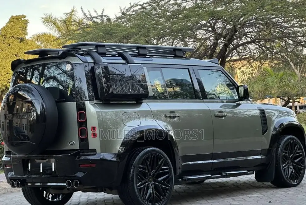 Land Rover Defender 2022 Green