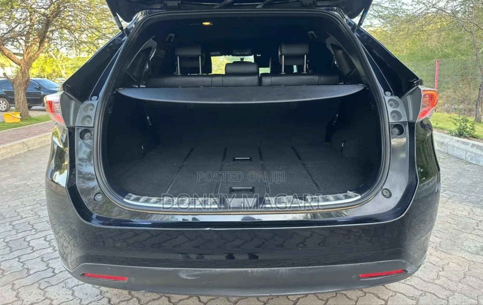 Toyota Harrier 2.0 2015 Black
