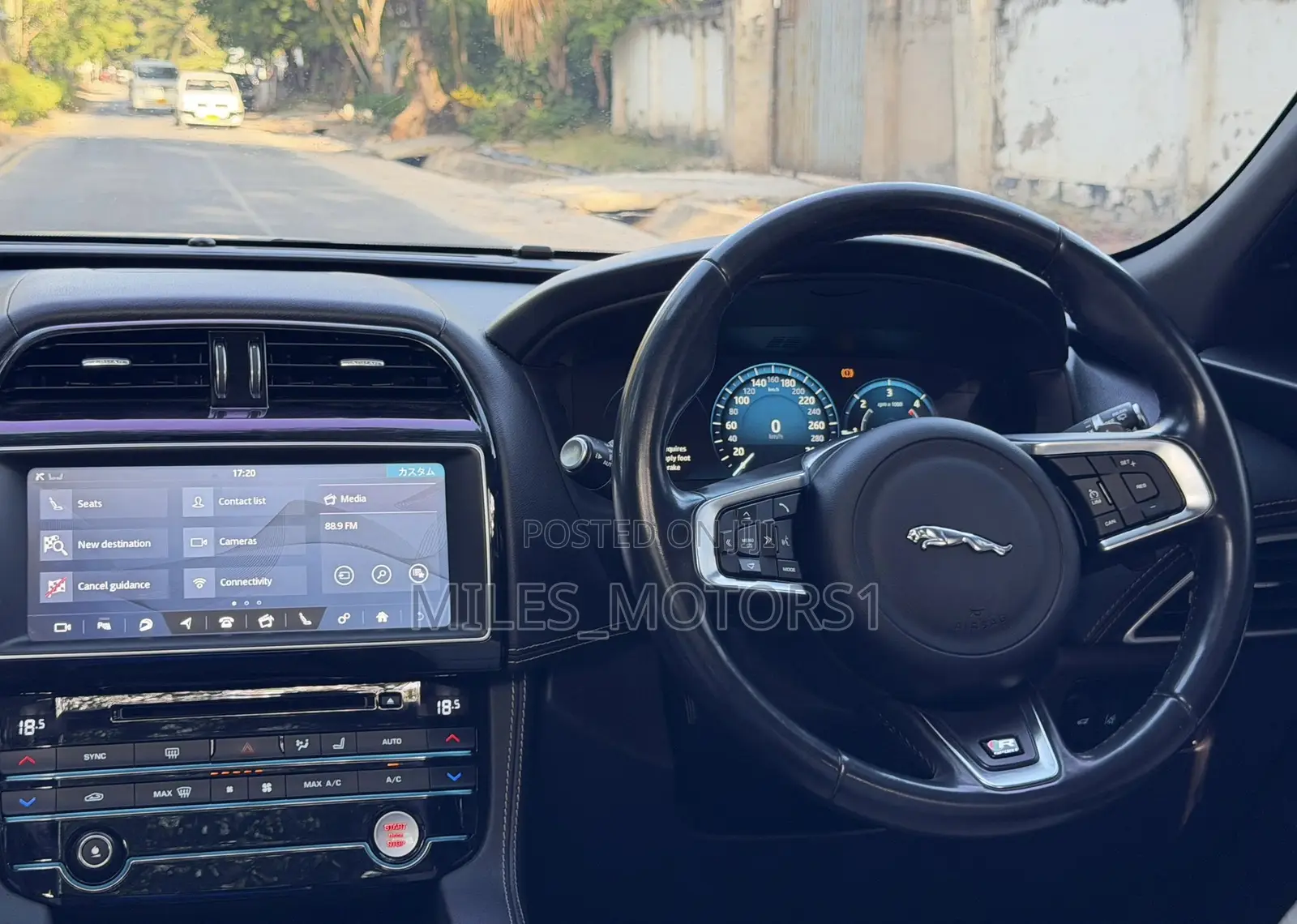 Jaguar F-Pace 2017 Silver