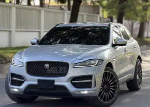 Jaguar F-Pace 2017 Silver
