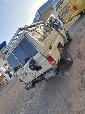 Toyota Land Cruiser 2015 Gold