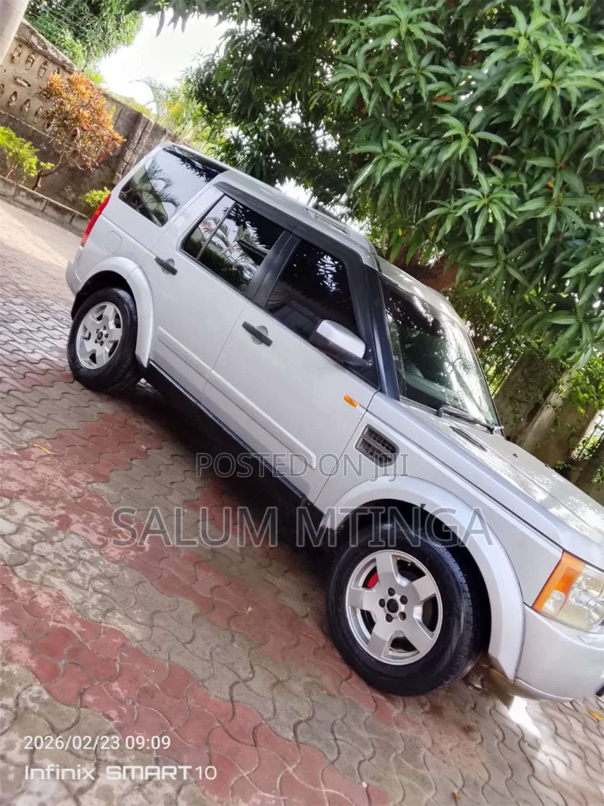 Land Rover Discovery 2010 Silver
