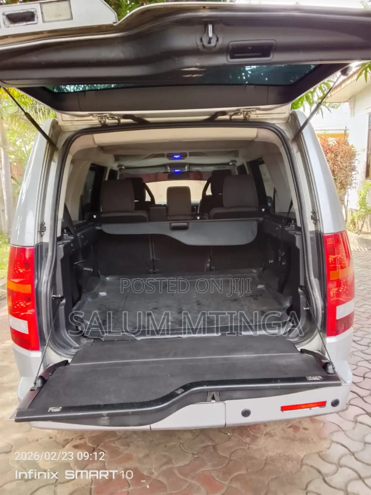 Land Rover Discovery 2010 Silver