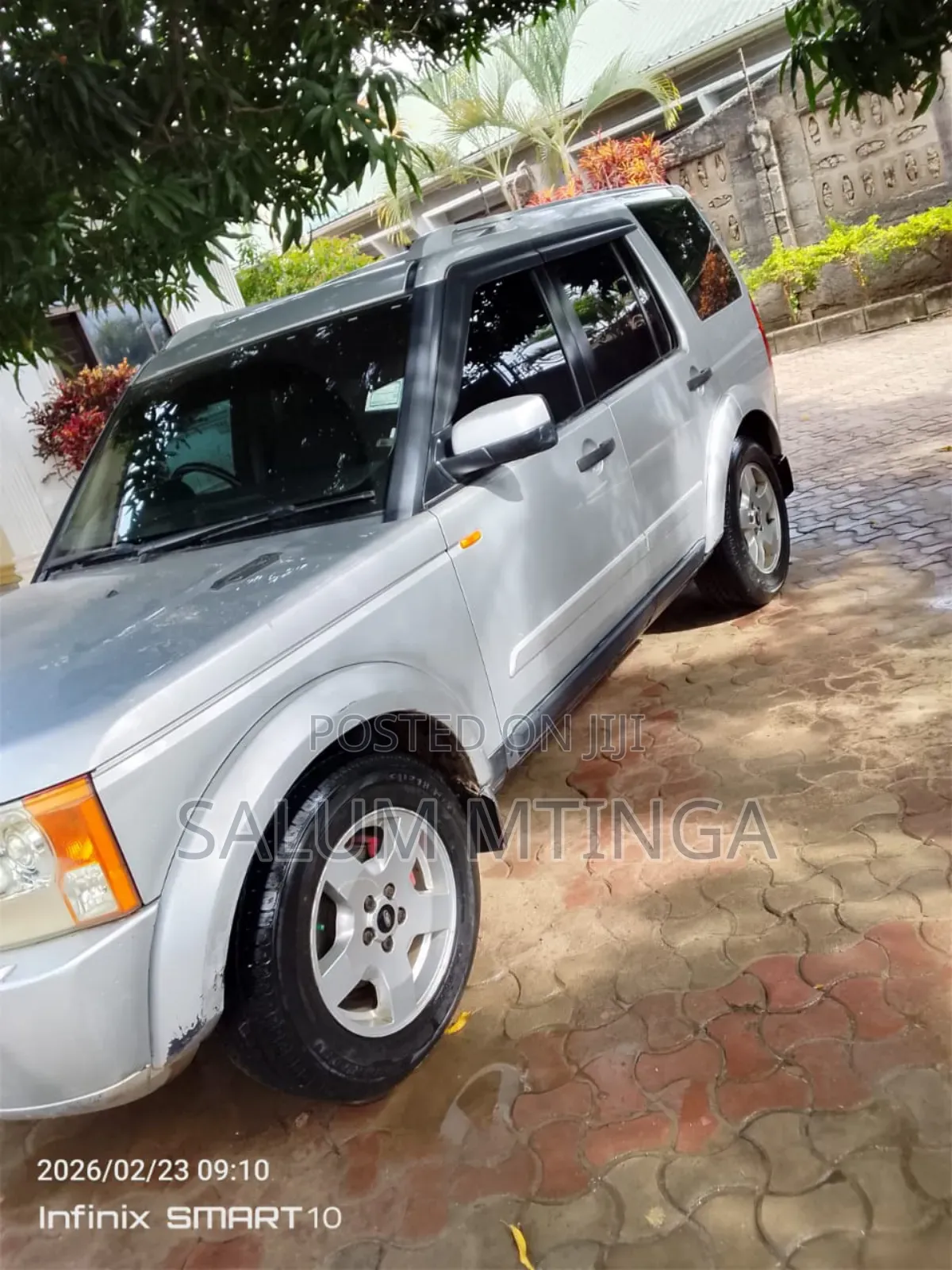 Land Rover Discovery 2010 Silver