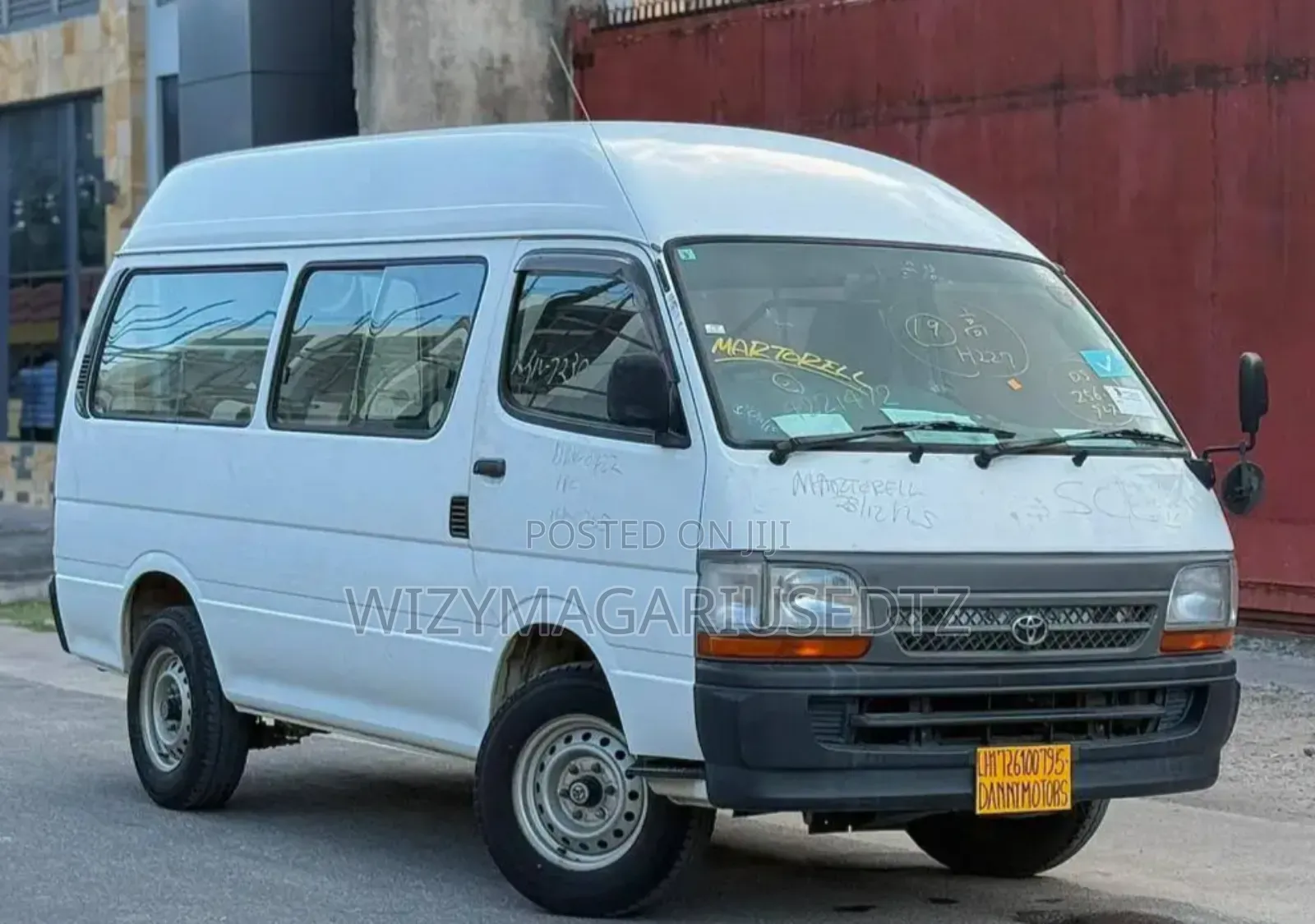Toyota HiAce 2000 Beige